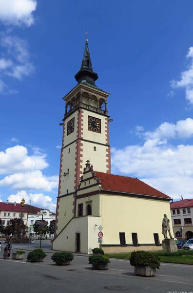 radnice Dobruška s vyhlídkovou věží a expozicí raných děl Kupky