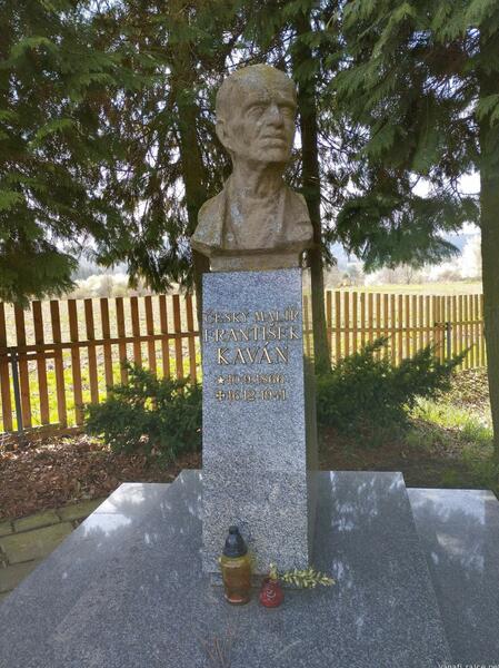 malíř František Kaván je pohřbený na hřbitově v Libuni