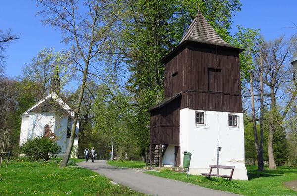 zvonička a havířský kostelík