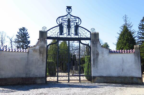 vstupní portál hřbitova Poděbrady - Kluk