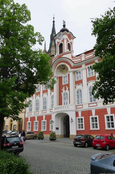 vedle budovy radnice je íčko, kde se dají koupit vstupenky na různá místa