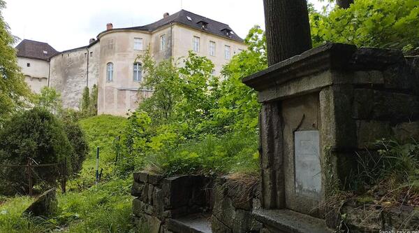 Pramen Walthera Von Der Vogelweide u zámku Jánský vrch