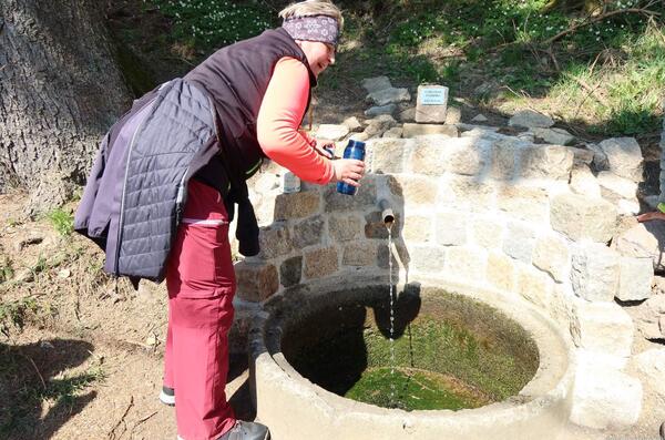 Pelíkovická studánka s výbornou pitnou vodou