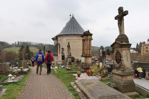 hřbitov v Libštátě s kostelem sv. Jiří